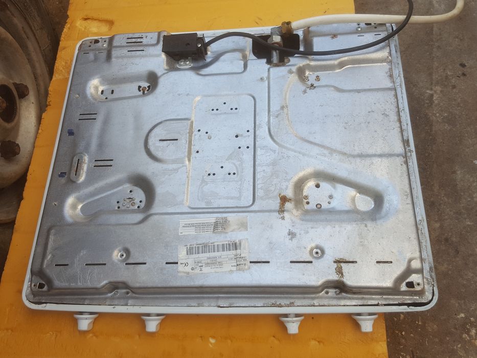 Placa de  encastrar 3 bicos gás  de bilha e 1 eléctrico