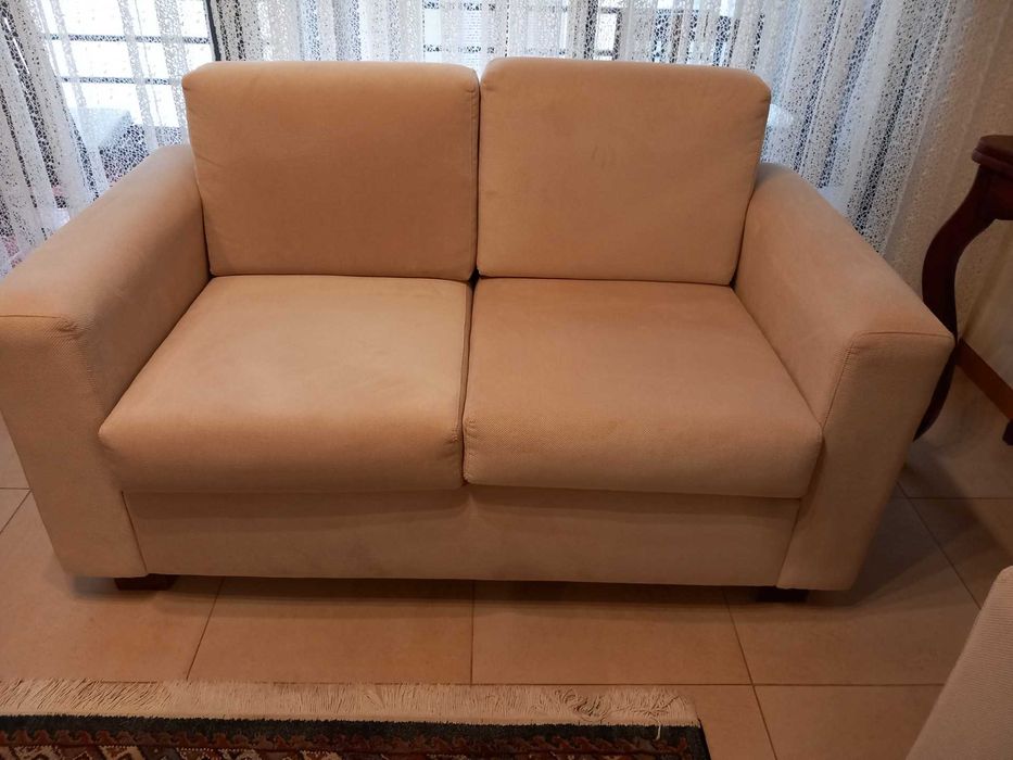 Conjunto de 2 sofás como novos de 3 lugares e de 2 lugares