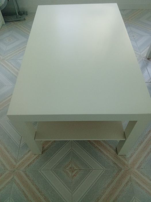Mesa de apoio ao sofá