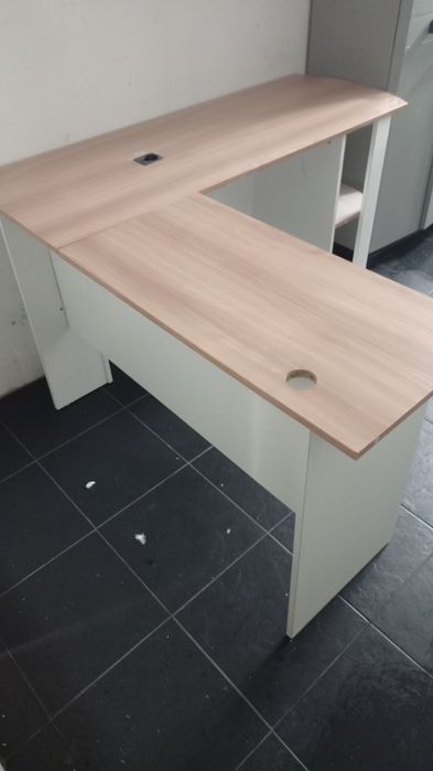 Secretária / Mesa de Escritório em L