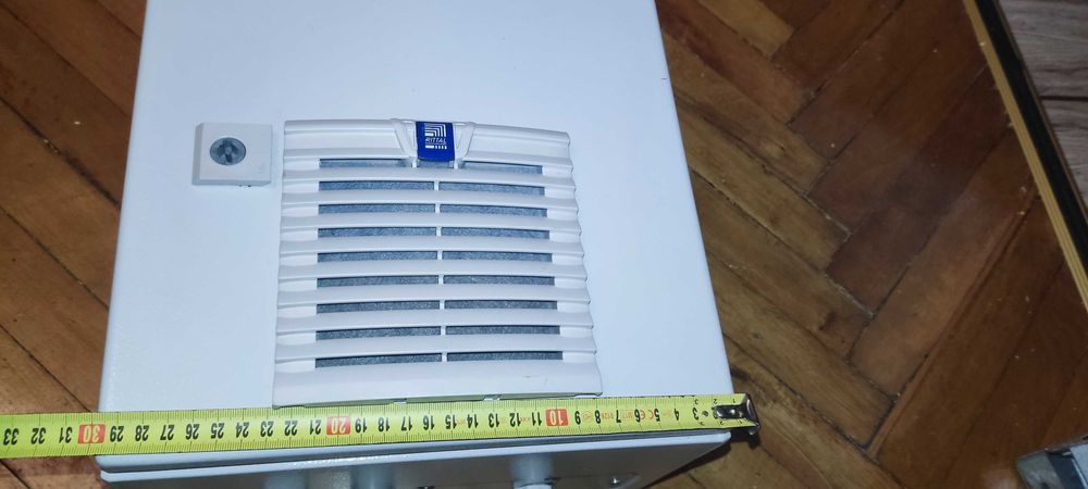 metalowa skrzynka elektryczna z filtrem Rittal