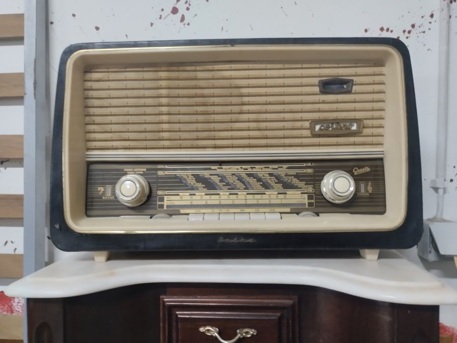Rádio antigo a funcionar perfeitamente