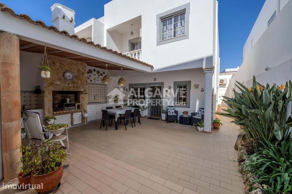 Moradia T3 com terraço e pátio – Centro de Olhão | Próxima da Ria Form
