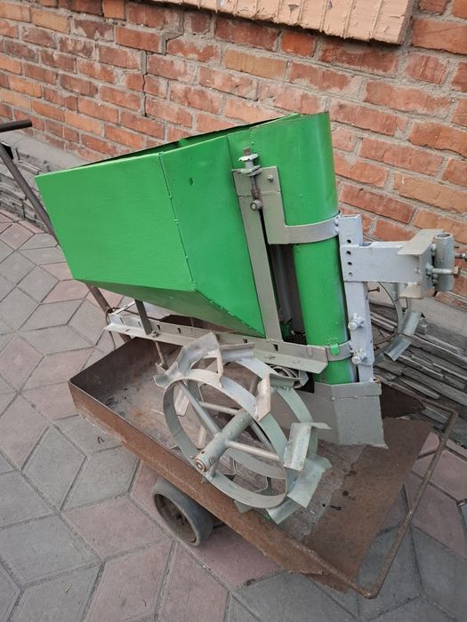 Картоплесаджалка однорядна