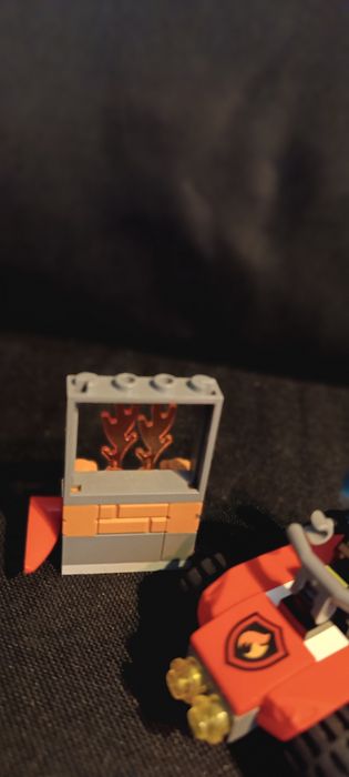 Lego City 60105 uzywany