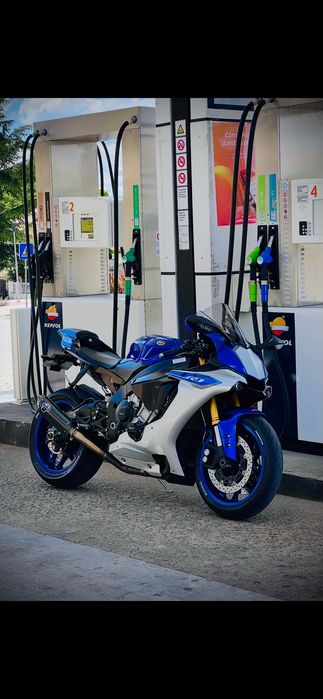 Yamaha R1 Cross plane