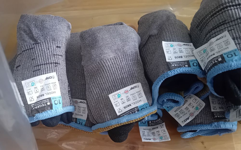 Luvas novas ant cortes