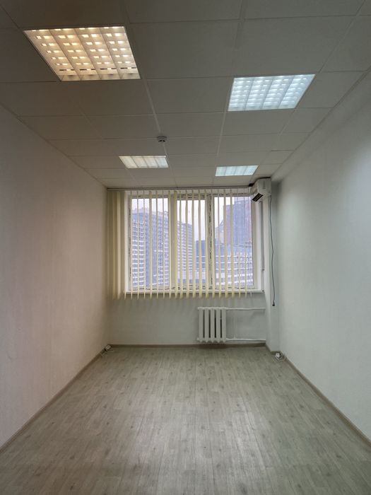 Здам офіс 17 м2, бізнес центр біля метро Лівобережна,вул. Сверстюка 19