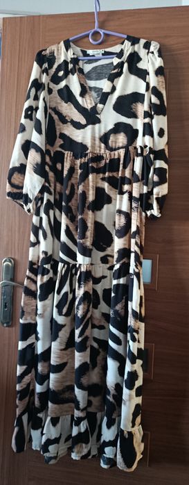 Sukienka w panterkę maxi