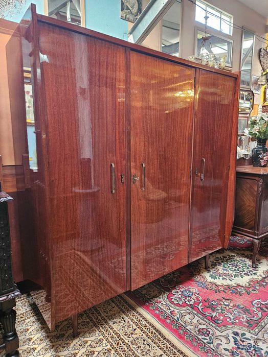 Roupeiro vintage, Três portas - óptimo estado geral