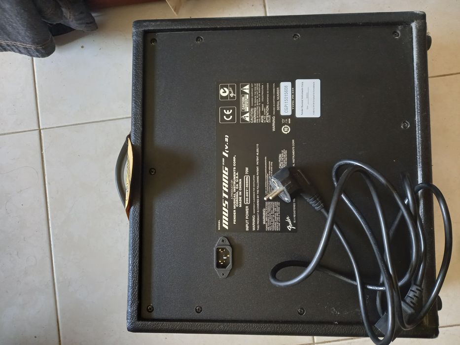 Guitarra Maison e Amplificador Fender