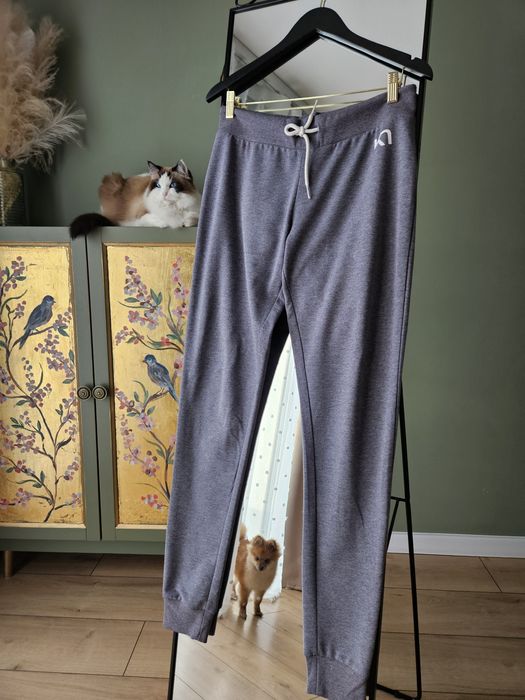 Szare spodnie damskie sportowe dresowe Kari Traa joggery bawełniane M