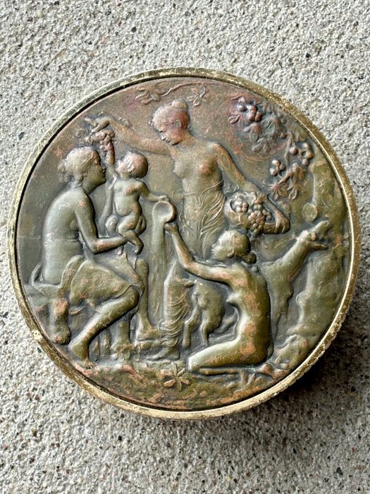 Unikatowy Zegar Modern Japan Quartz płaskorzeźba