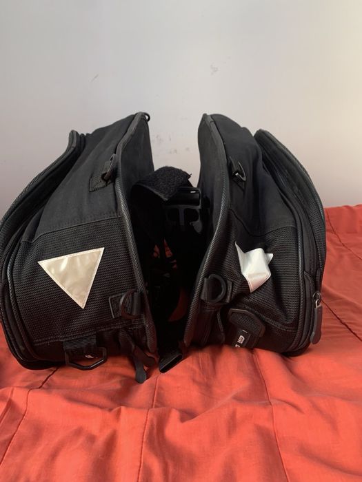 Продам бокові мото сумки Givi Voyager
