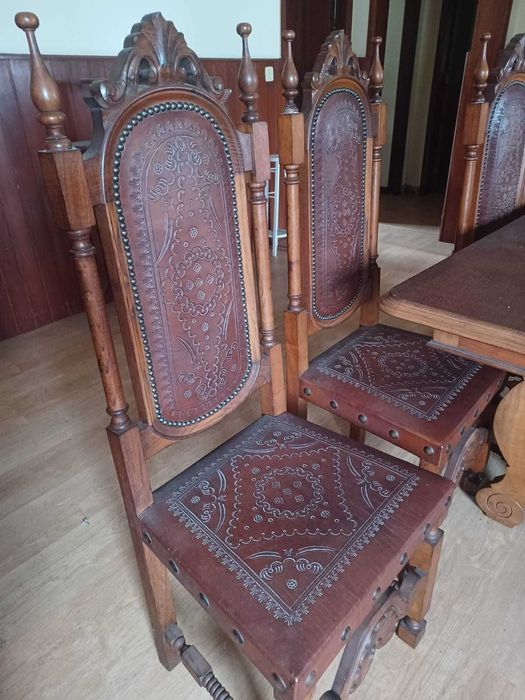 Conjunto de Jantar - Mesa e Cadeiras