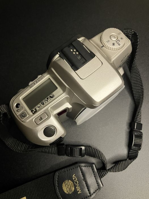 Плівкова камера Minolta Dynax 404si