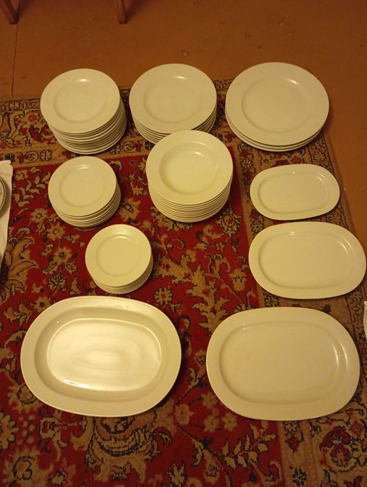 Тарелки и блюда  . Иран. Maghsoud Porcelain. Торг