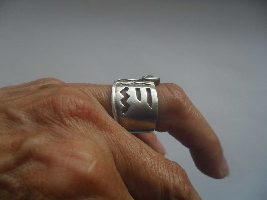 Srebrny duży pierścionek - abstrakcja z kryształem - cena ost