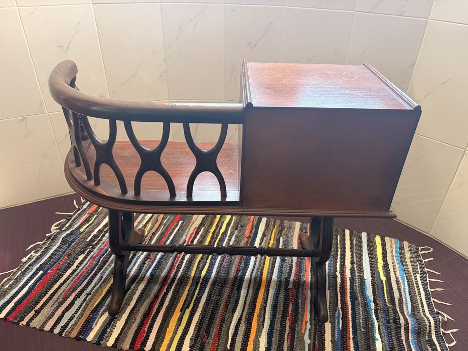 Mesa de telefone em madeira de castanho