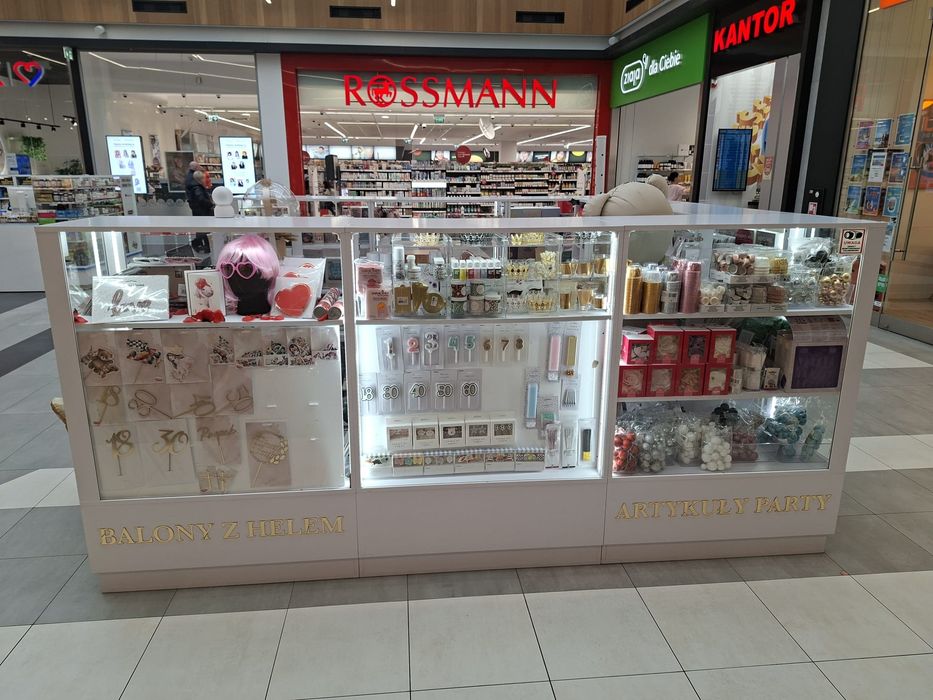 Wyspa handlowa 3x3 metry - meble