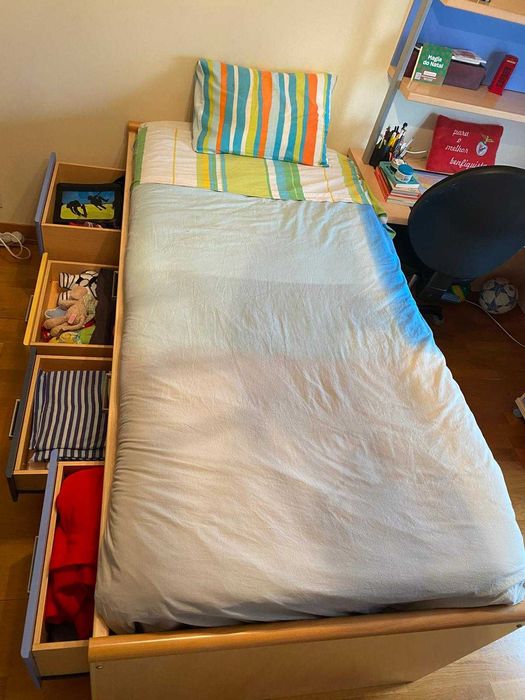 Cama de quarto com arrumação