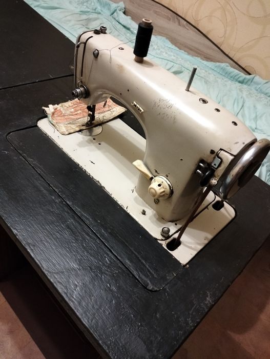 Швейна машинка в робочому стані. самовивіз!
