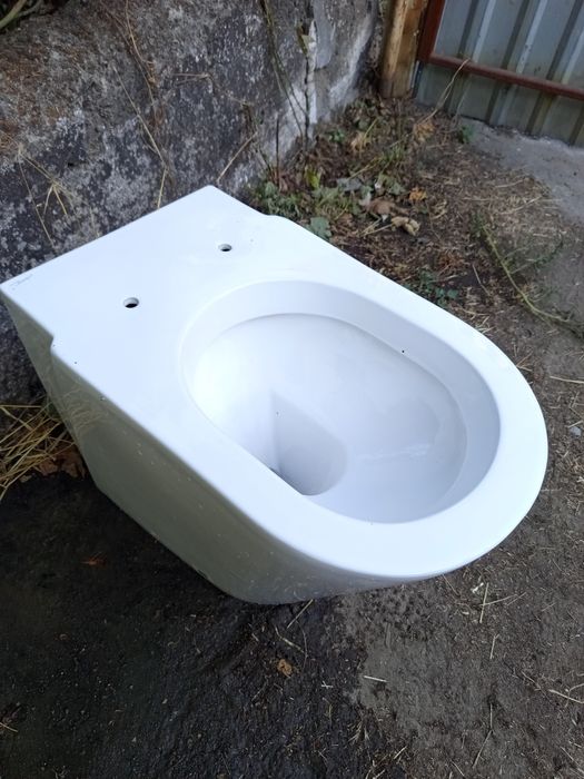 Встаеваевый унитаз новый Jaguar