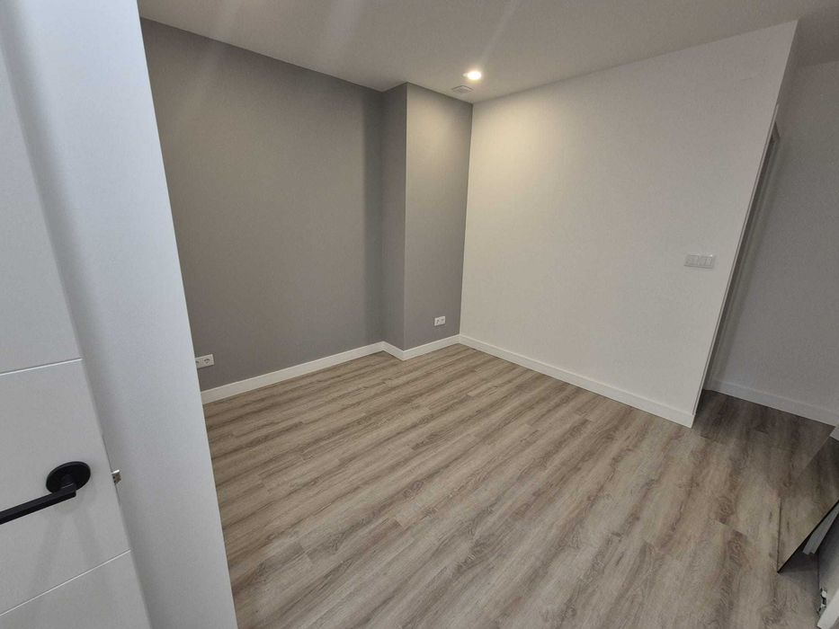 AGUALVA - Garagem/armazém com escritório e WC