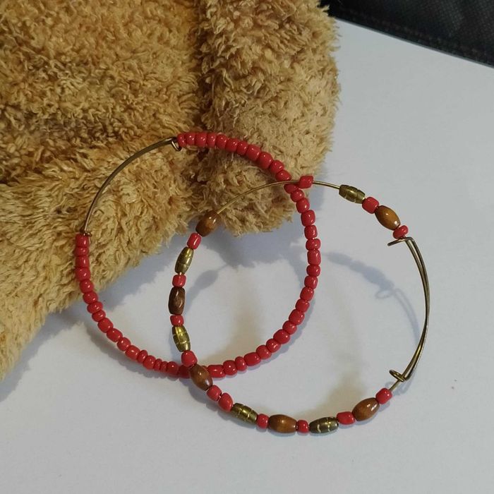 pulseiras ou conjuntos, bonitas e diferentes a preço simbólico.