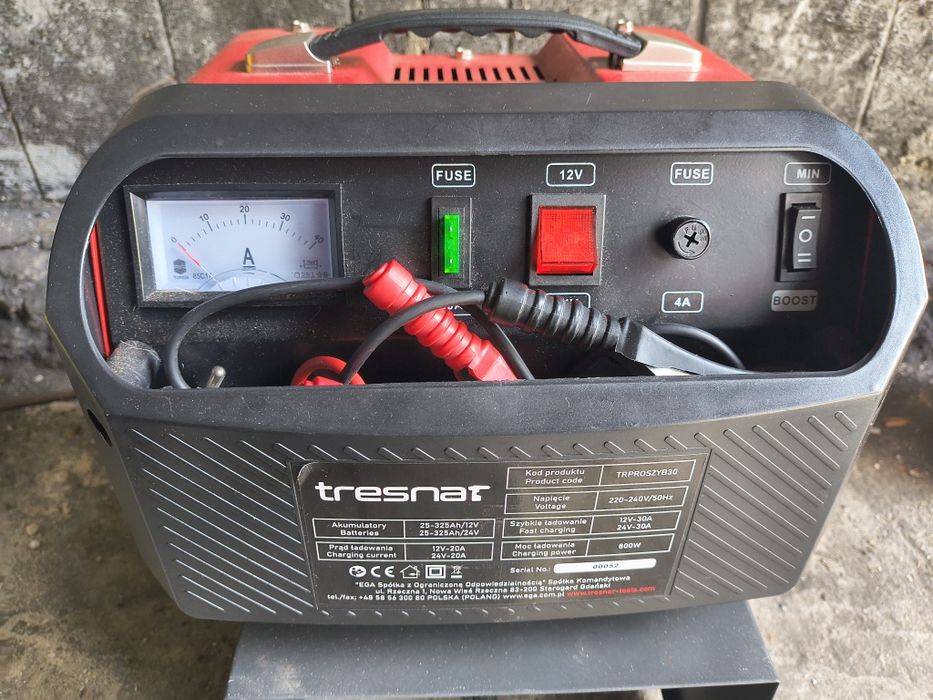 Prostownik do akumulatorów Tresnar TRPROSZYB30 (12V / 24V) z funkcją BOOST
