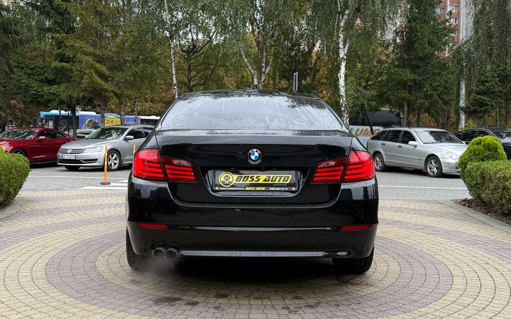 BMW 520I 2012 року