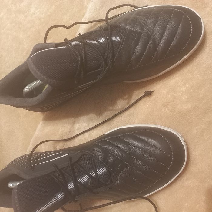 Футзалки,,кіста,шкіра,29см, ідеальні,привезені закордону, нюансів нема