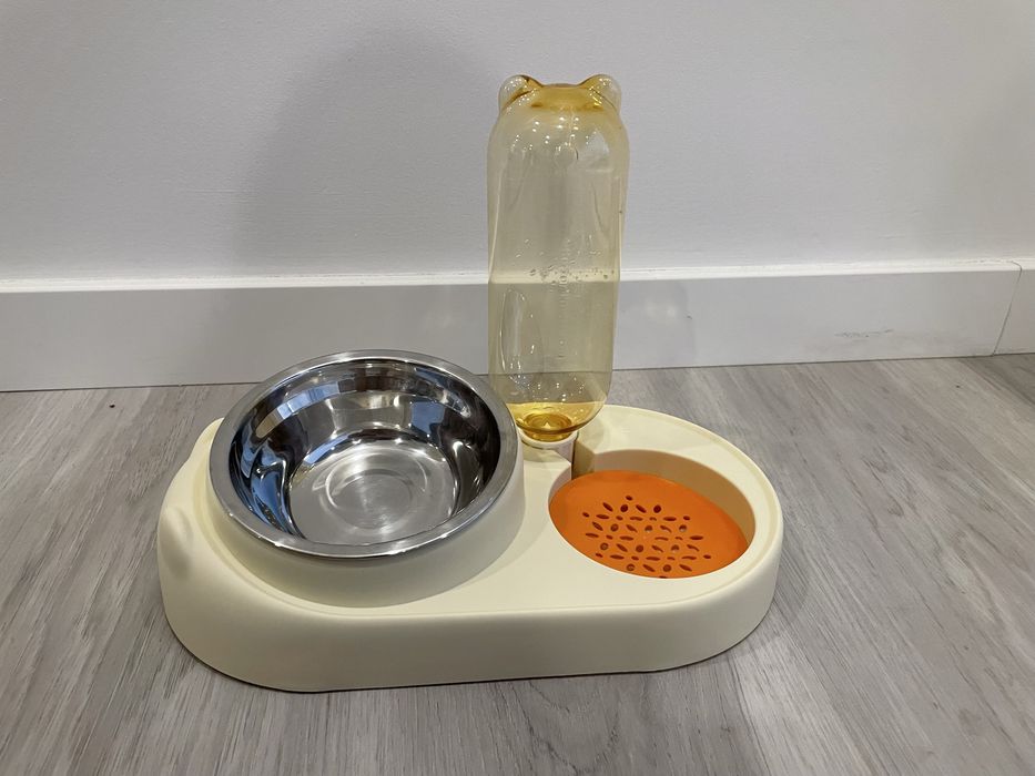 Tigela para gatos com armazenamento de agua
