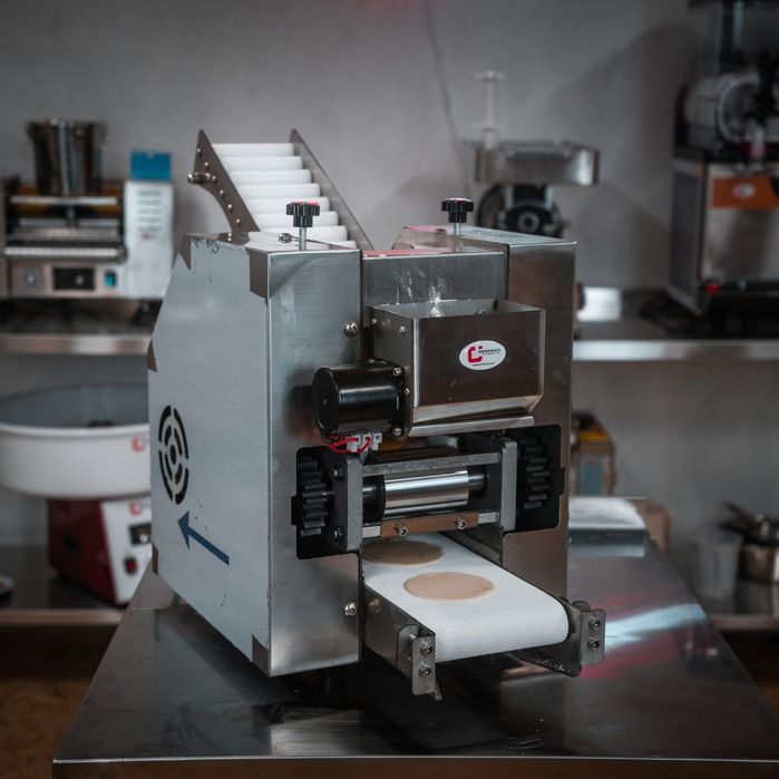 Машина для лепки пельмени вареники