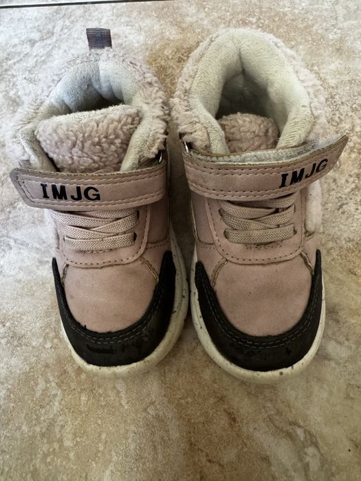 Кросівки утеплені 23