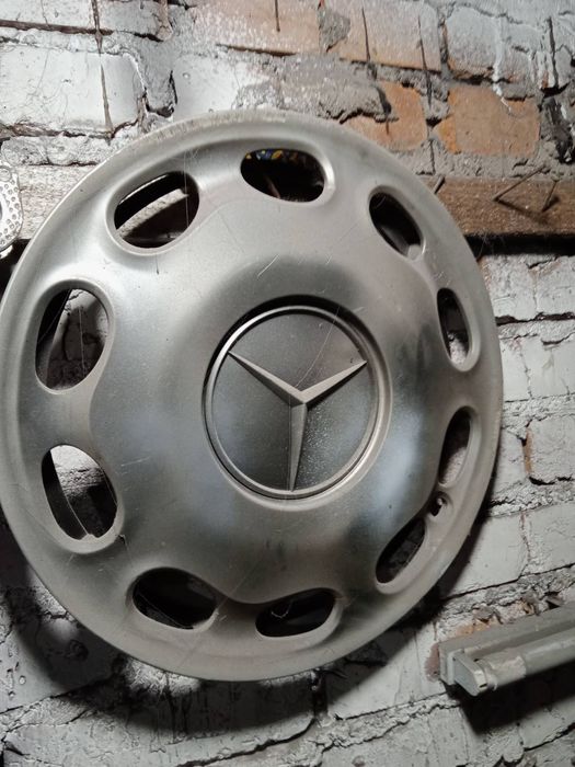 Оригінальний ковпак мерс