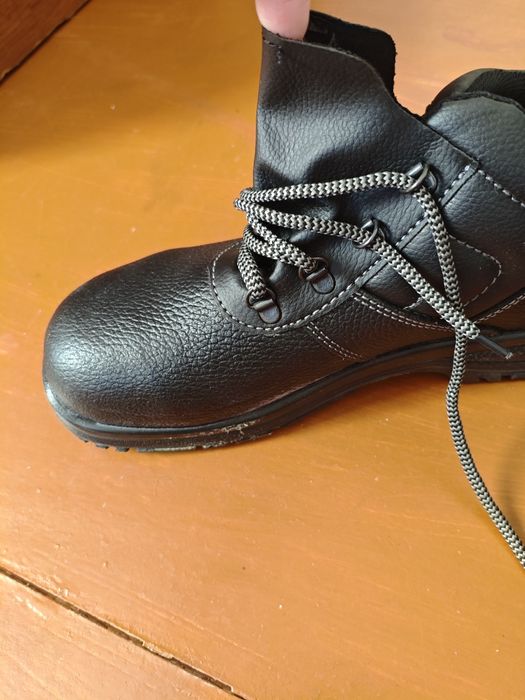 Робоче чоловіче  взуття ( нове)