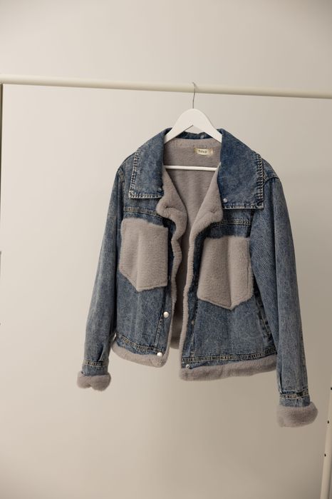 Джинсова курточка , дуже гарна