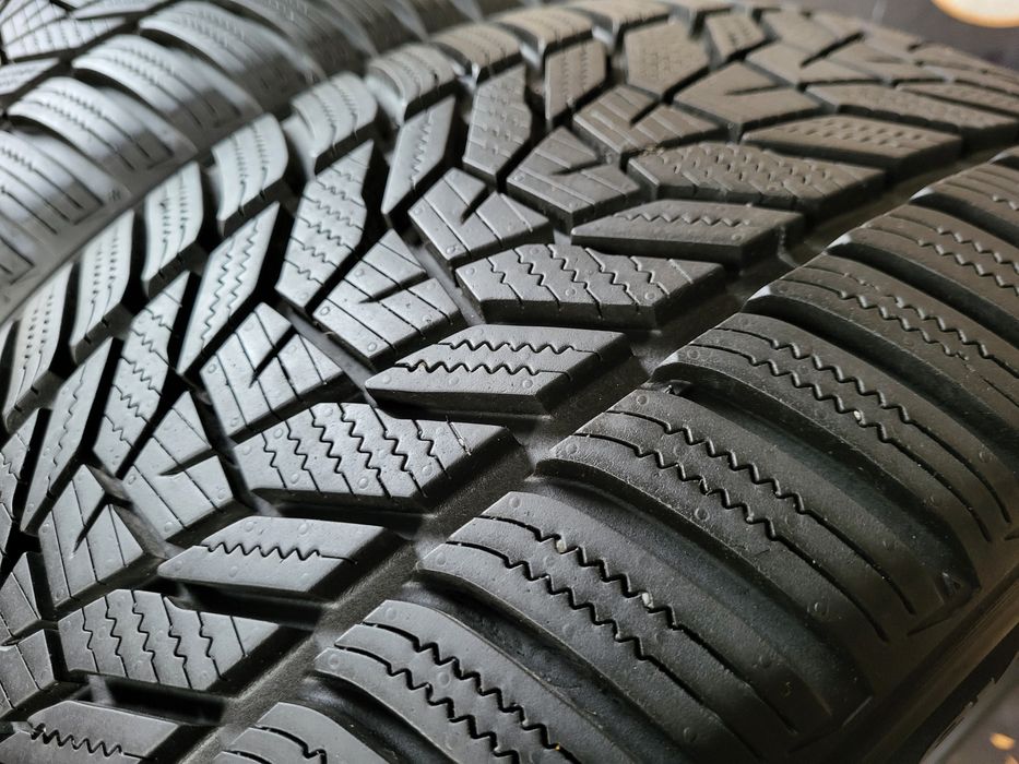 Opony zimowe 235/45/18 Hankook 24rok Demo jak nowe