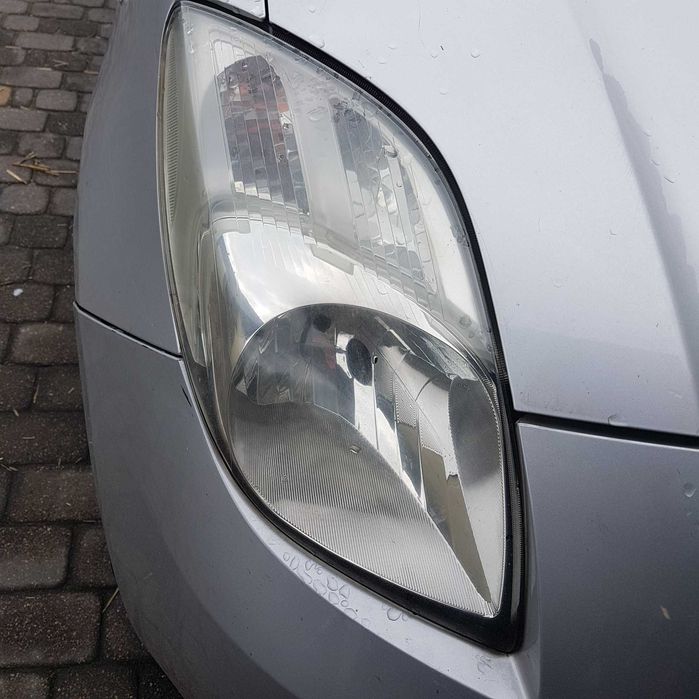 lampa reflektor toyota yaris II 2 08r P9 oryginał