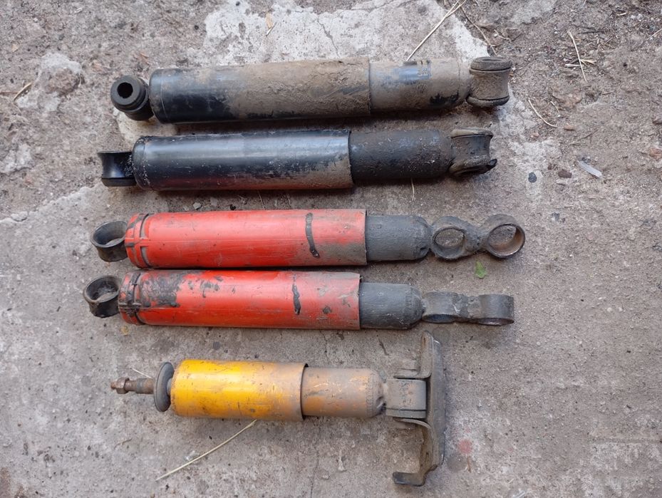 Подголовник амортизаторы сальники