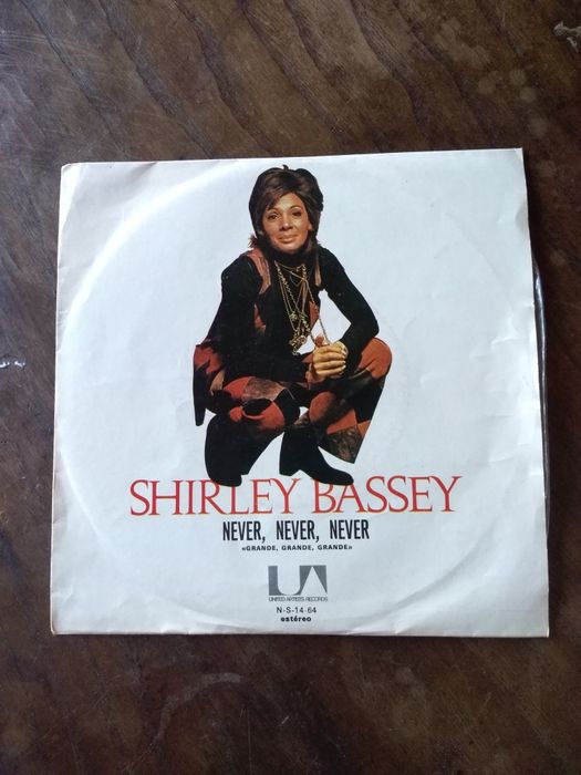 3 singles em Vinil 45rpm/Shirley Bassey /Jennifer Rush/Café Créme