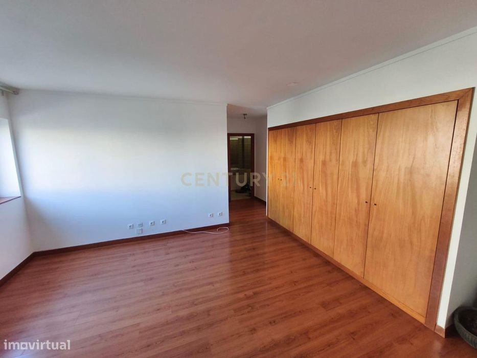 Apartamento T1 com Garagem e Arrecadação no Condomínio São Gonçalo par