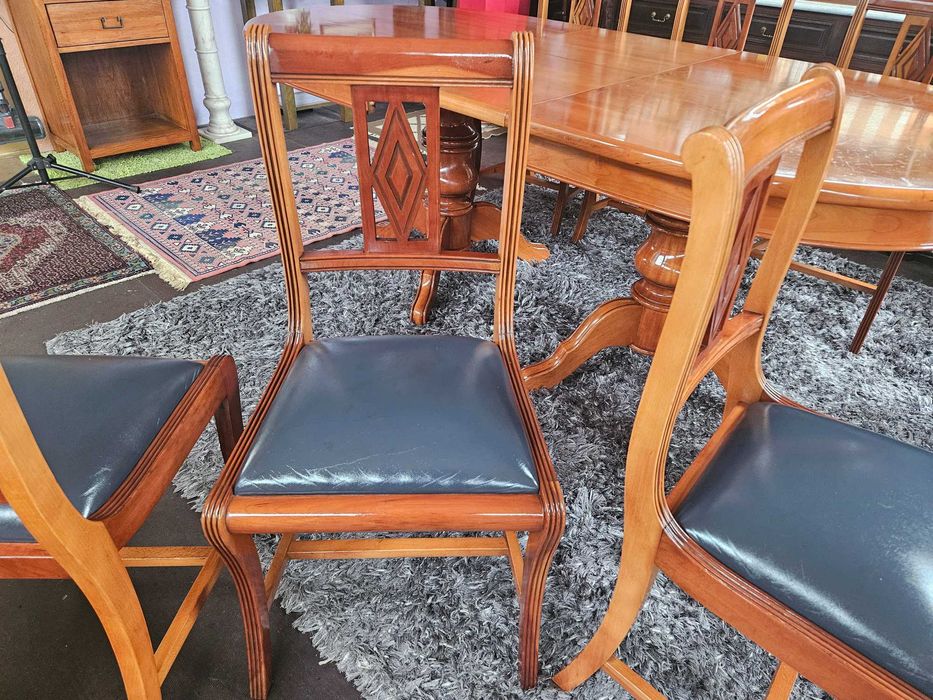 Cadeiras de sala - Muito bom estado geral - Valor unitário