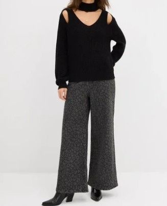 B.P.C sweter czarny z wycięciami r.36/38