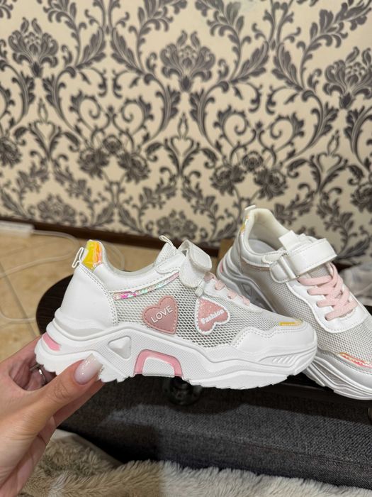 кроссовки для девочки в сеточку