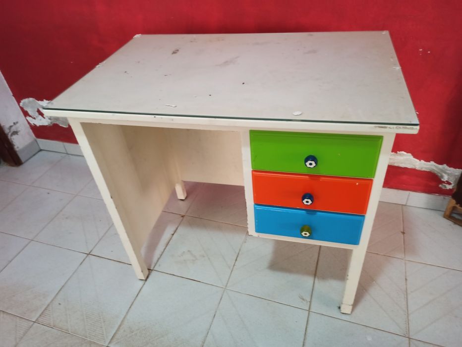 FOR RESTORATION - Wooden Desk with 3 Drawers and Glass Top64739970632195120