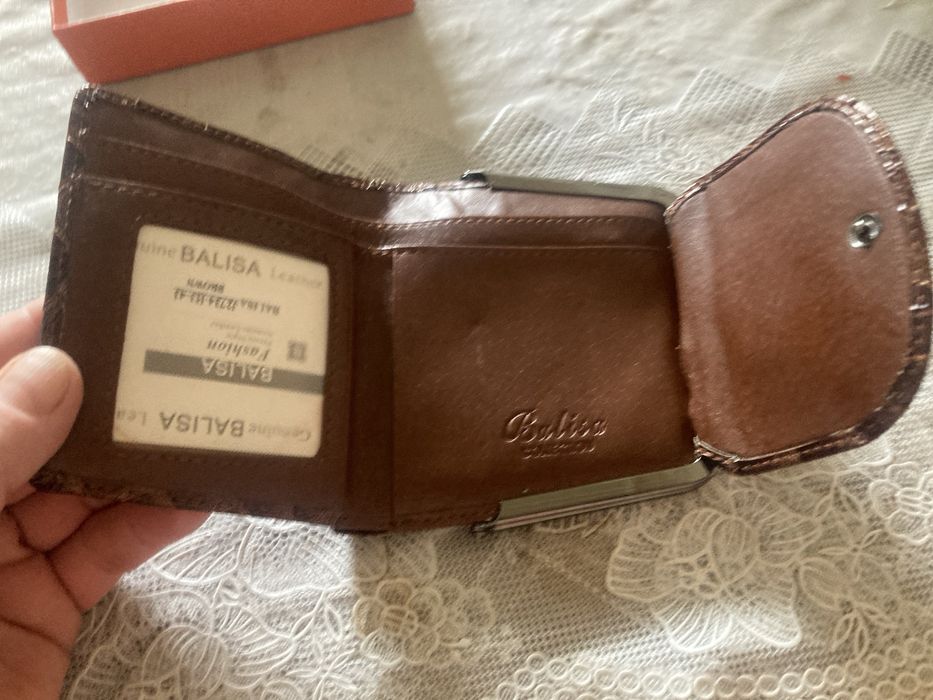 Продам кошелек лаковый