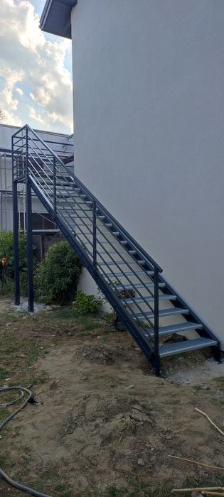 Schody metalowe zewnętrzne i wewnętrzne klatka schodowa Wysoka Jakość