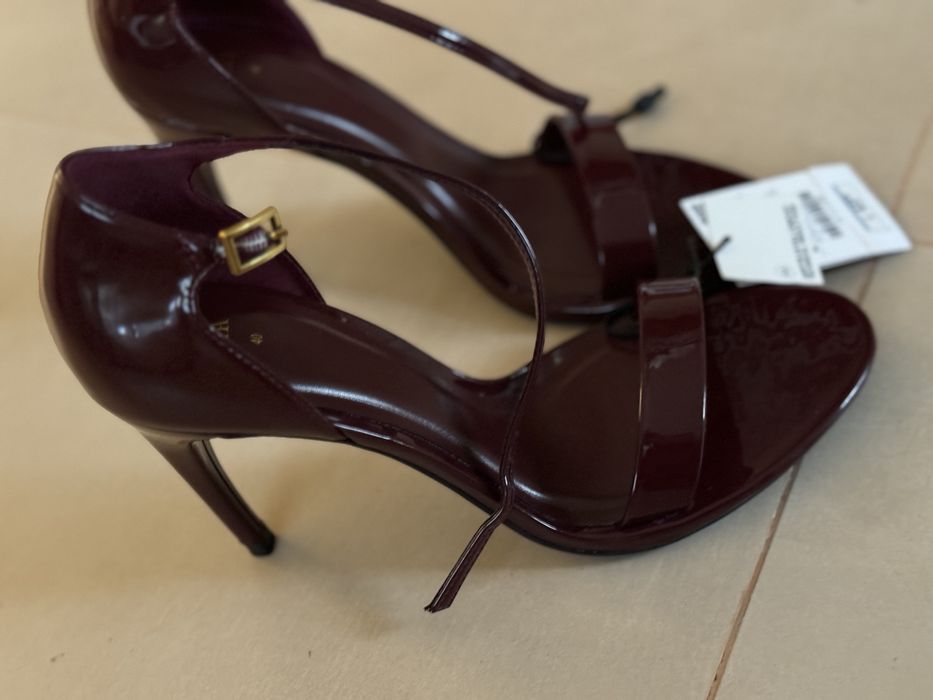 Босоніжки лакові Zara